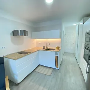 Estudio En Cristianos. Ubicacion Ideal. Apartment